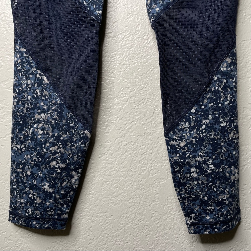 Athleta Sandstone Salutation 7/8 Tight Navy Leggings Pattern Mesh Details - Picture 10 of 13